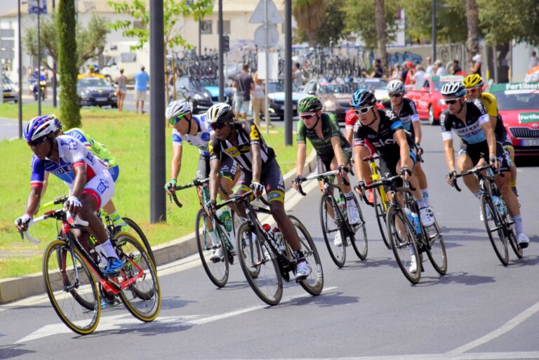 Lance Armstrong Commentary: Questioning Professional Cycling Commitment and Competitive Standards - Featured image