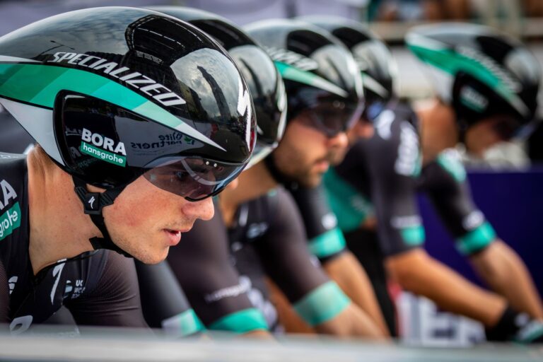 Pro cyclists fuel races consuming 105 grams carbohydrates every single hour - Featured image