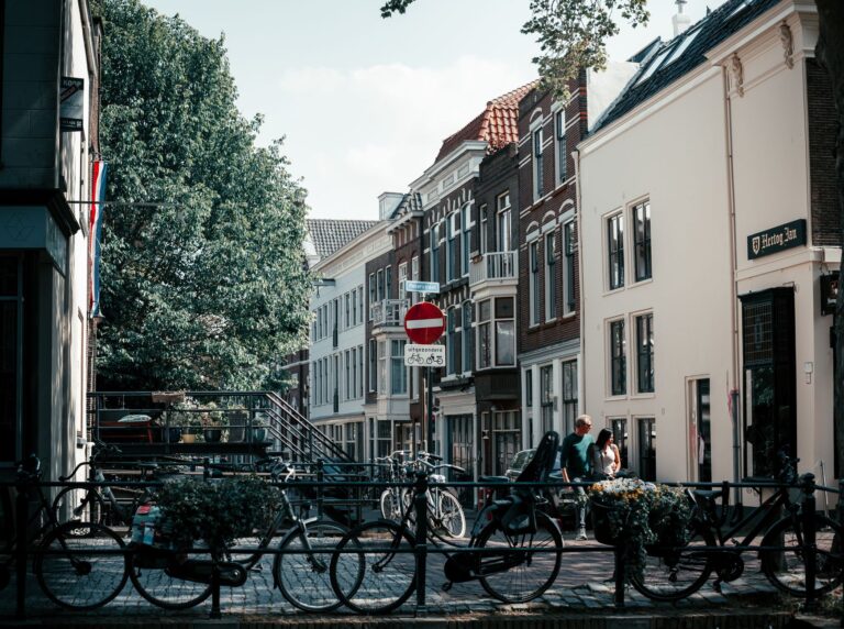 Best Dutch City Bikes for Upright Everyday Transportation: What Cyclists Should Compare - Featured image