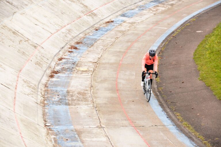 Best Track Bikes for Velodrome Training and Racing: What Cyclists Should Compare - Featured image
