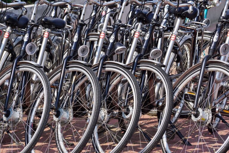 Bike-to-Work Clothing Checklist for Cyclists: What to Prepare Before You Ride - Featured image