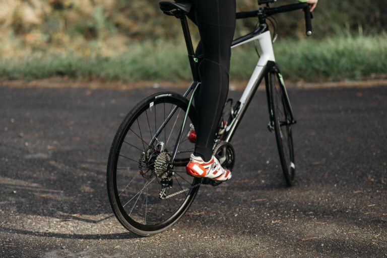 Carbon bicycle frame recycling through pyrolysis, solvolysis, and reuse: Current Technologies, Evidence, and Practical Limits - Featured image
