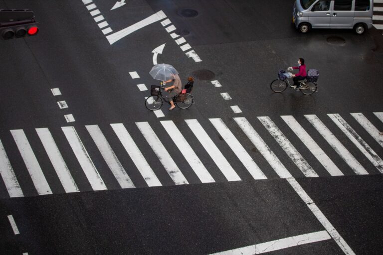 Common Rainy-Weather Bike Commuting Questions: Planning, Gear, Safety, and Practical Answers for Cyclists - Featured image