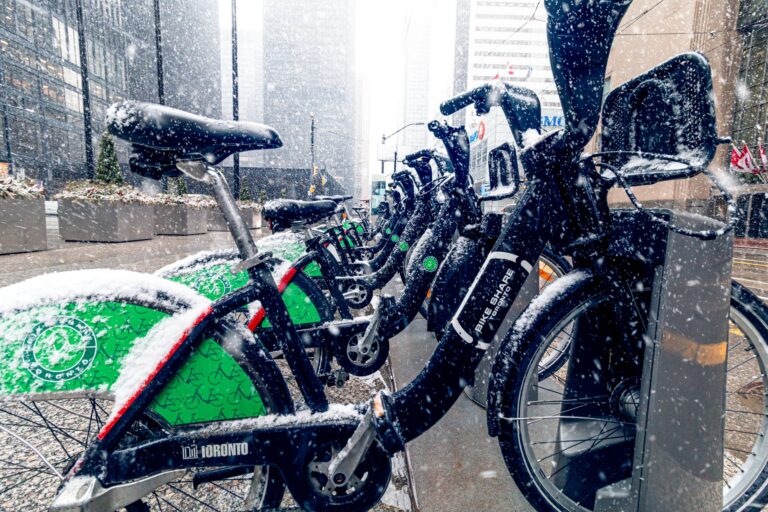 Common Winter Bike Commuting Questions: Planning, Gear, Safety, and Practical Answers for Cyclists - Featured image
