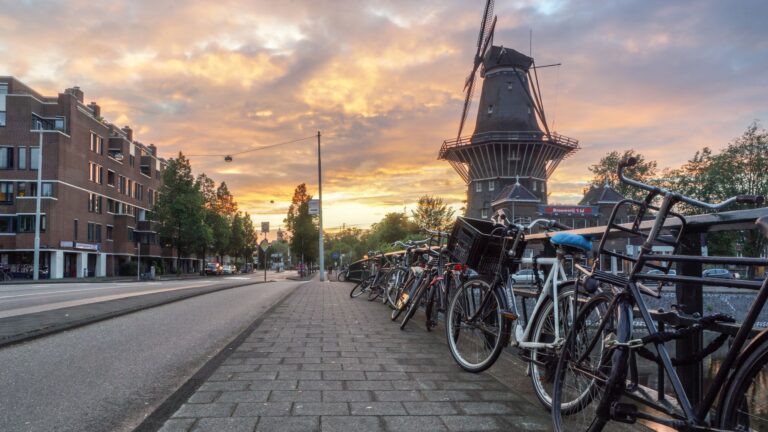How to Inspect a Dutch City Bike Before Buying: Frame, Wheels, Drivetrain, Brakes, and Fit - Featured image
