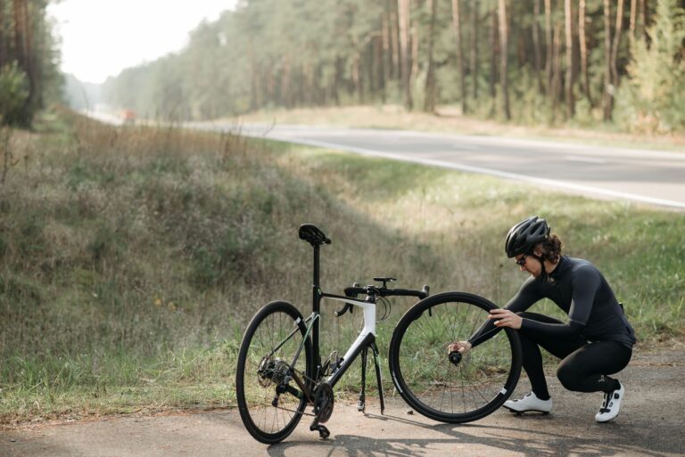 How to Inspect a Time-Trial Bike Before Buying: Frame, Wheels, Drivetrain, Brakes, and Fit - Featured image