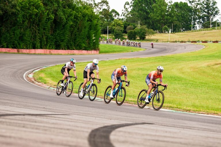 How to Inspect a Track Bike Before Buying: Frame, Wheels, Drivetrain, Brakes, and Fit - Featured image