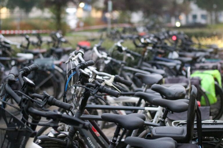 Office Bike Storage Mistakes: Common Problems and Practical Fixes for Cyclists - Featured image