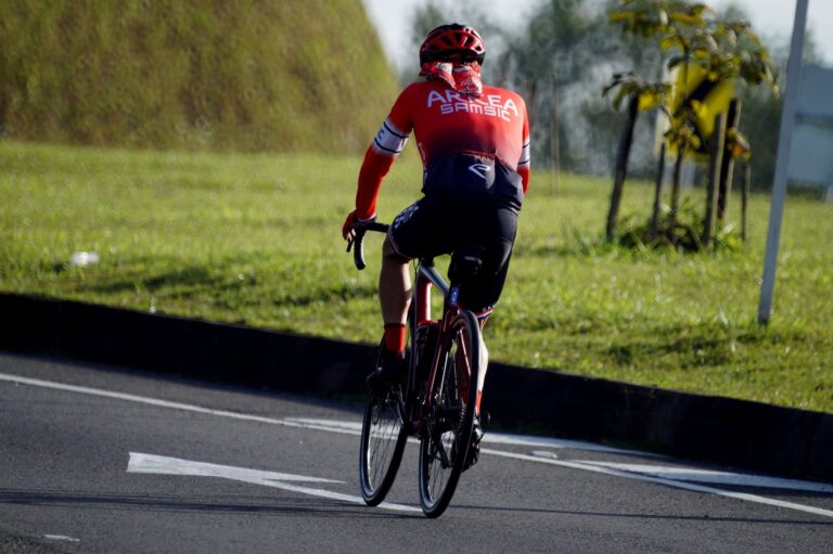 Pro Cycling Maintenance Guide: Inspection, Cleaning, and Repair - Featured image