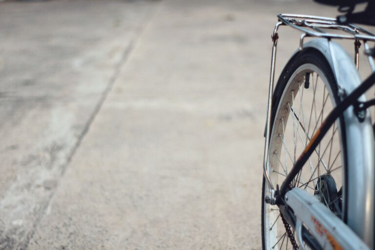 Top 10 Gear Essentials for Riding a Bike to Work: What Cyclists Need and What They Can Skip - Featured image