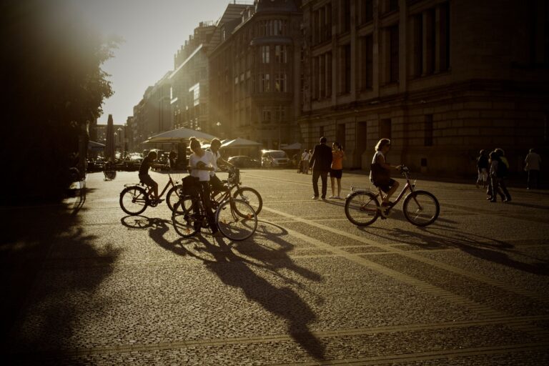 Cycling After a Summer Break: Rebuilding Endurance Without Rushing - Featured image