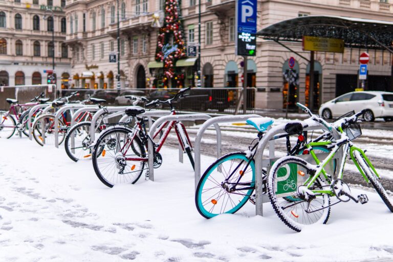 How Cold Weather Affects Cycling Training in October - Featured image