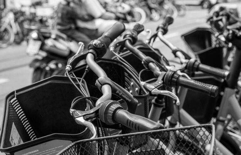 How Much Should a Good Bike Repair Stand Cost? - Featured image