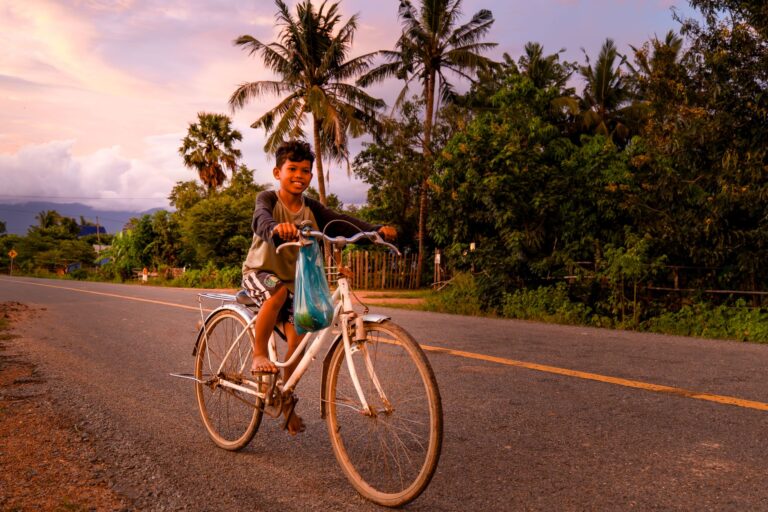 PFAS-free waterproof cycling apparel and durable-water-repellent performance: Tradeoffs, Greenwashing Risks, and Better Alternatives - Featured image