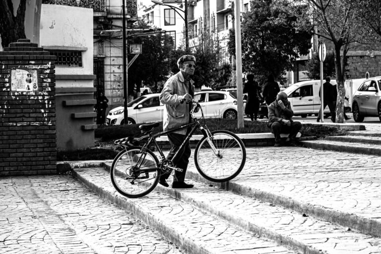 Step-Through City Bike Ownership Guide: Setup, Maintenance, Upgrades, and Common Tradeoffs - Featured image